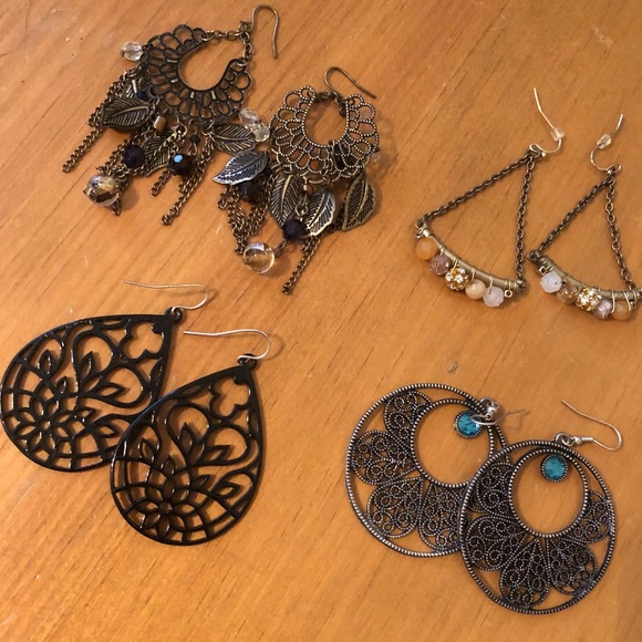 Accessories - Earrings Set of 4